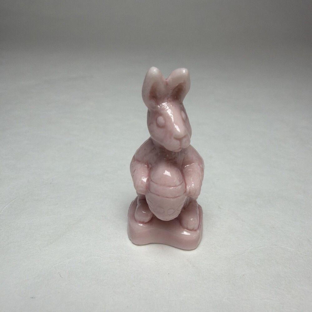 Wade Whimsies Pink Easter Bunny April Calendar Figurine Rose Tea